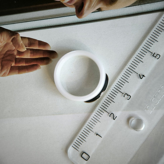 Серебряное кольцо с керамикой, фианитами