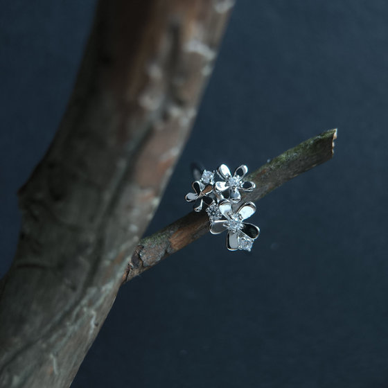Серебряное кольцо с фианитами