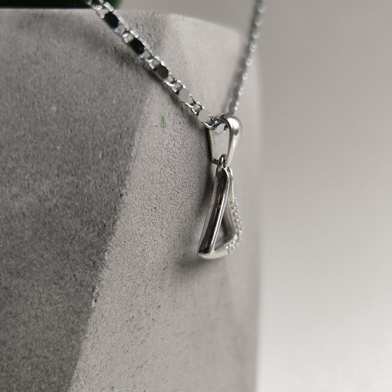 Серебряная подвеска с фианитами 0.1ct