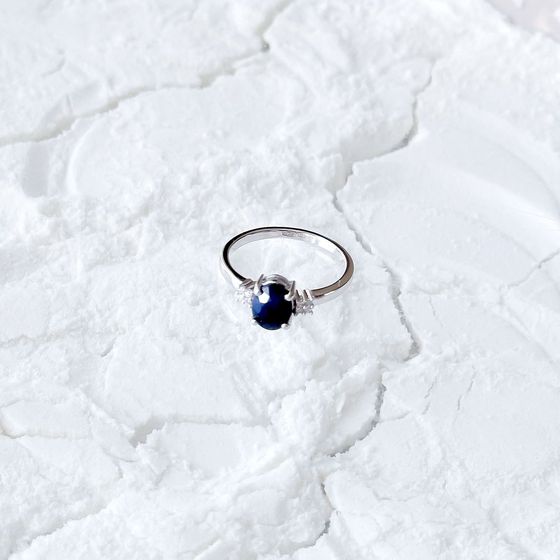 Sterling silver ring with sapphire 1.651ct, phianites