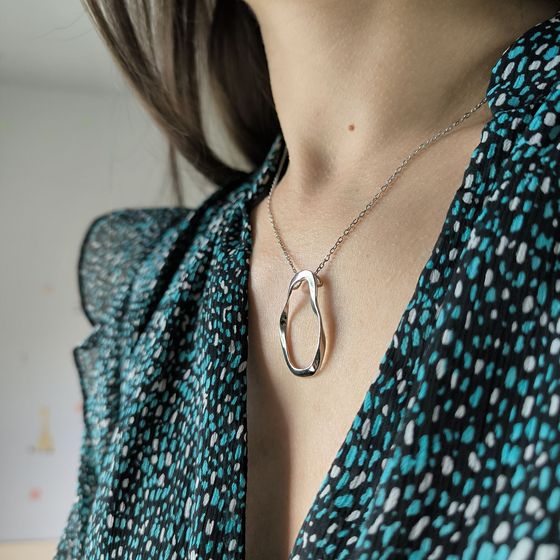 Серебряное колье без камней