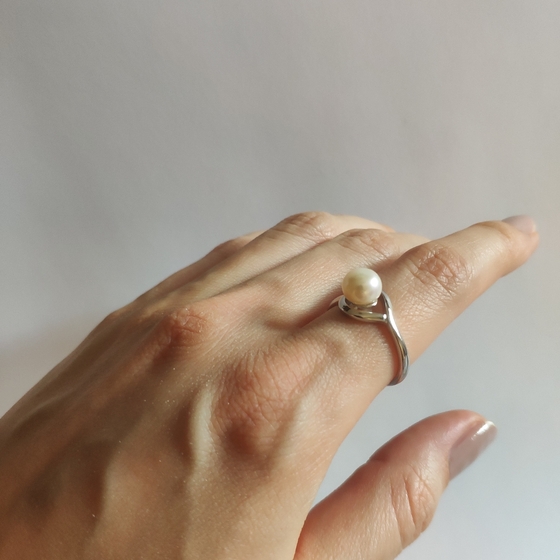 Серебряное кольцо с перлами 2.375ct