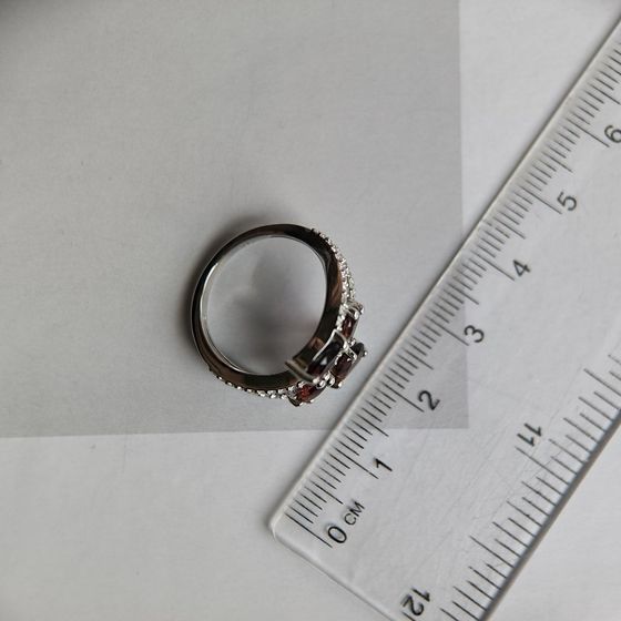 Срібна каблучка з гранатом 2.325ct