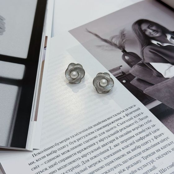 Silver earrings with 4.275ct pearls, mother of pearl