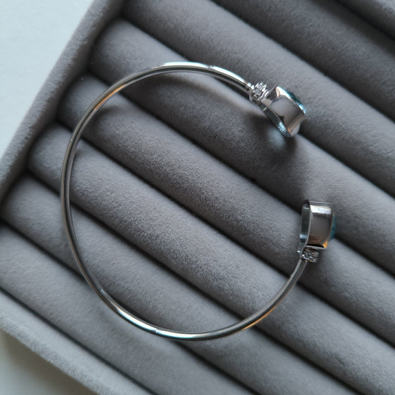 Срібний браслет з топазом 9.716ct, фіанітами