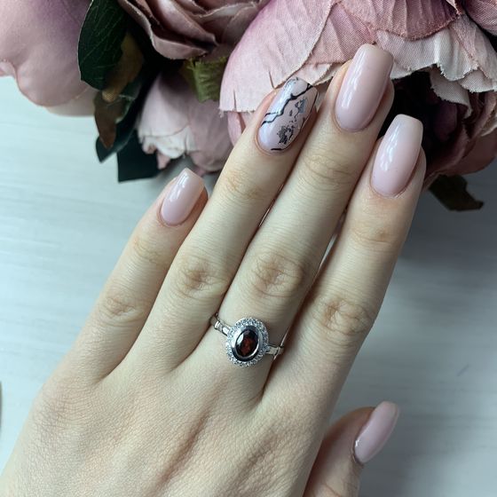 Серебряное кольцо с гранатом 1.255ct