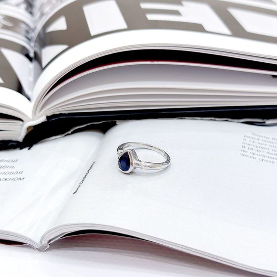 Sterling silver ring with sapphire 1.757ct, phianites