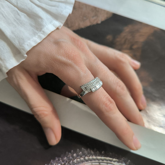 Серебряное кольцо с фианитами