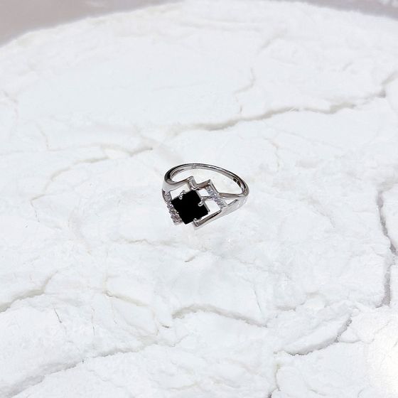 Sterling silver ring with sapphire 2.13ct, phianites