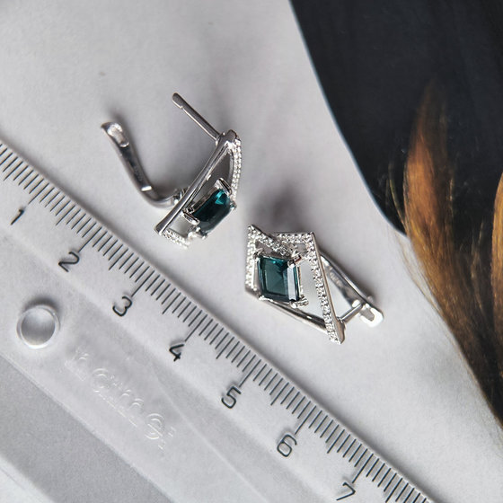 Серебряные серьги с топазом Лондон Блю 2.369ct, фианитами