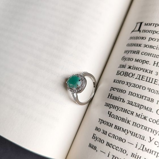 Sterling silver ring with emerald 3.14ct, phianites