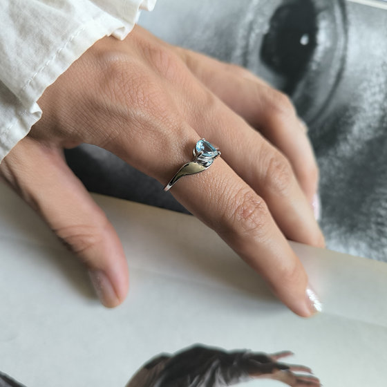 Серебряное кольцо с топазом 0.875ct