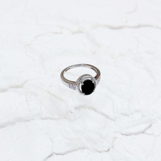 Sterling silver ring with 2.602ct sapphire, pave diamonds