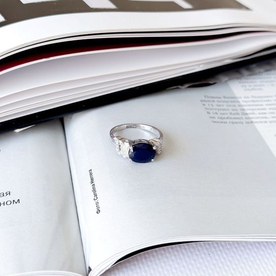 Sterling silver ring with 3.507ct sapphire, pave diamonds