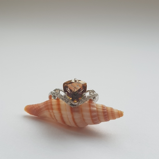 Серебряное кольцо с мистик топазом 2.3ct