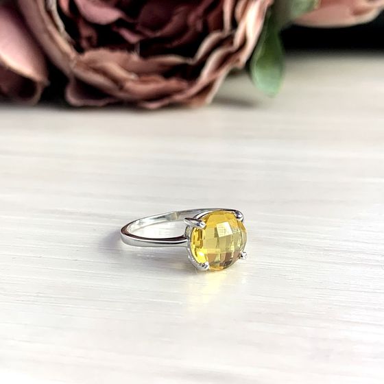 Silver ring with a 2.74 ct nano citrine