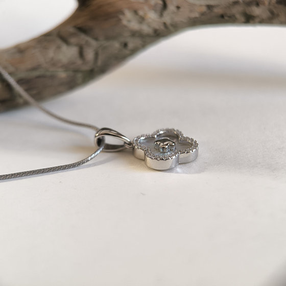 Silver pendant with cubic zirconia and mother-of-pearl