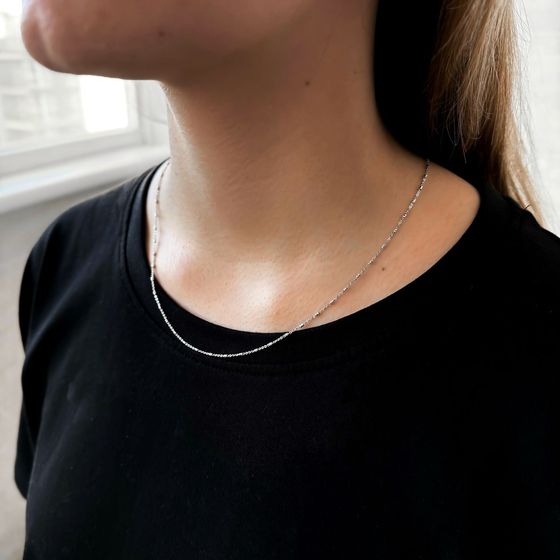 Silver chain without stones