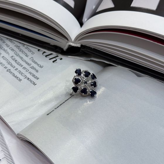 Silver ring with sapphire 2.775ct