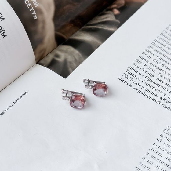 Silver earrings with 5.671 ct of sultanite