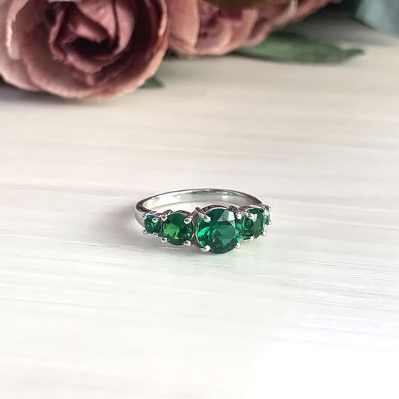 Silver ring with emerald nano 1.9ct