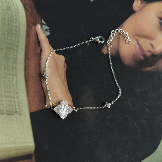 Silver bracelet with cubic zirconia