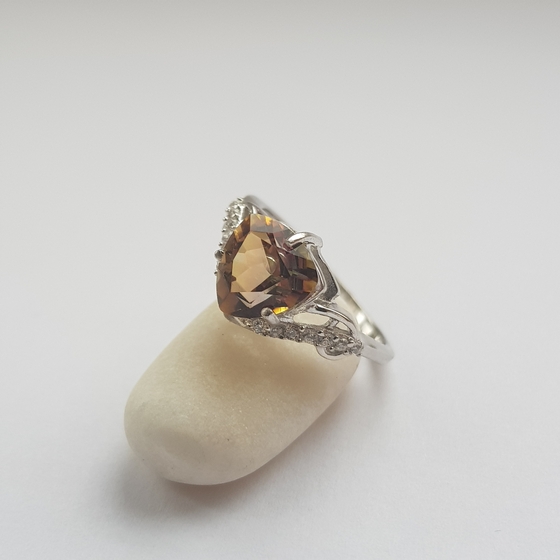 Серебряное кольцо с мистик топазом 2.3ct