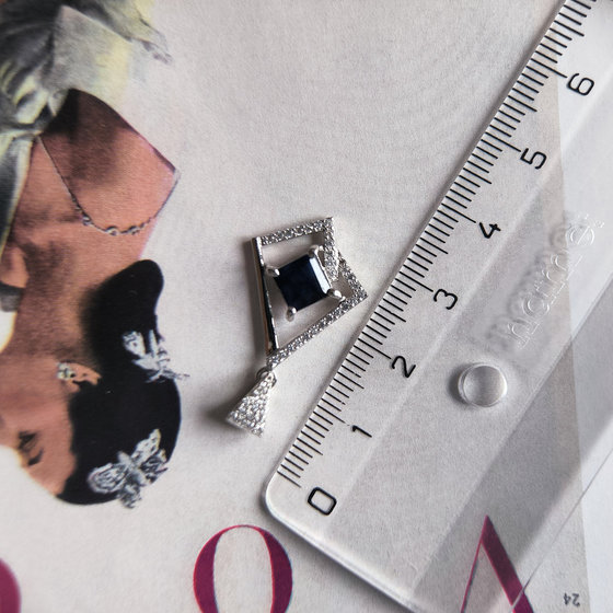 Срібна підвіска з сапфіром 1.859ct, фіанітами