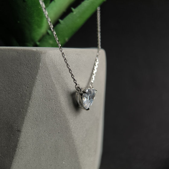 Серебряное колье с фианитами