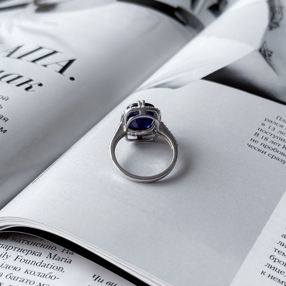 Sterling silver ring with sapphire 7.803ct, phianites