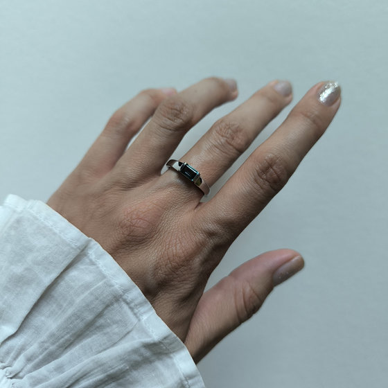Серебряное кольцо с топазом Лондон Блю 0.54ct