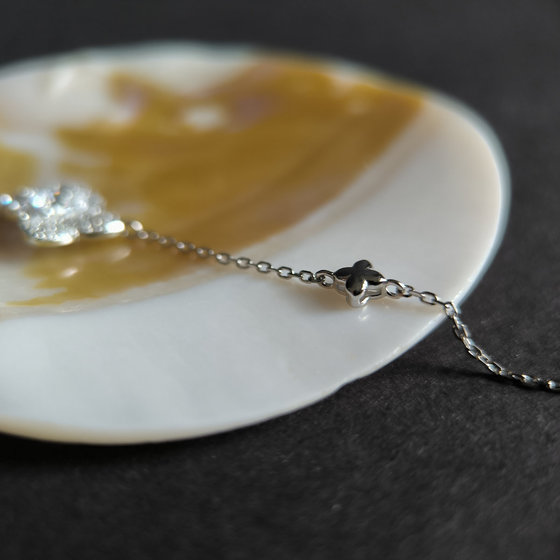 Silver bracelet with cubic zirconia