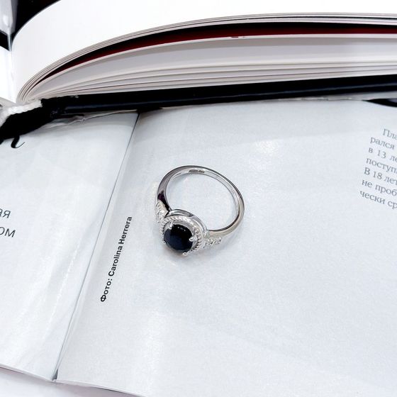 Sterling silver ring with 2.602ct sapphire, pave diamonds