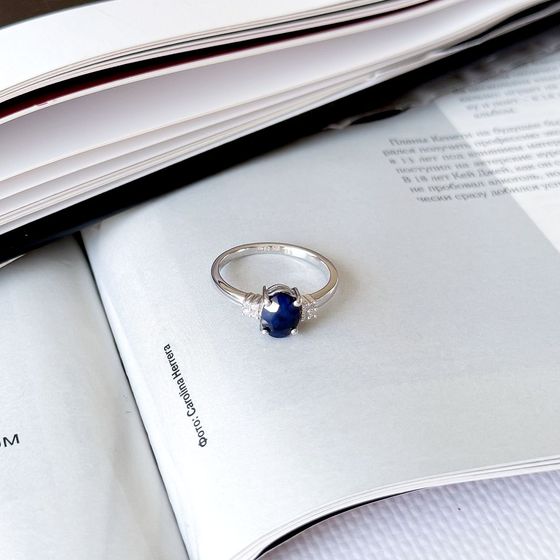 Sterling silver ring with sapphire 1.651ct, phianites