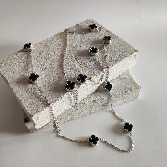 Silver necklace with onyx
