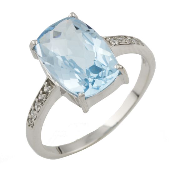 Silver ring with a 4.526-carat topaz