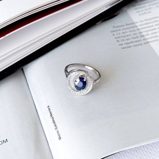Sterling silver ring with sapphire 1.729ct, phianites