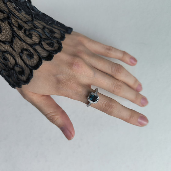 Серебряное кольцо с топазом Лондон Блю 1.821ct