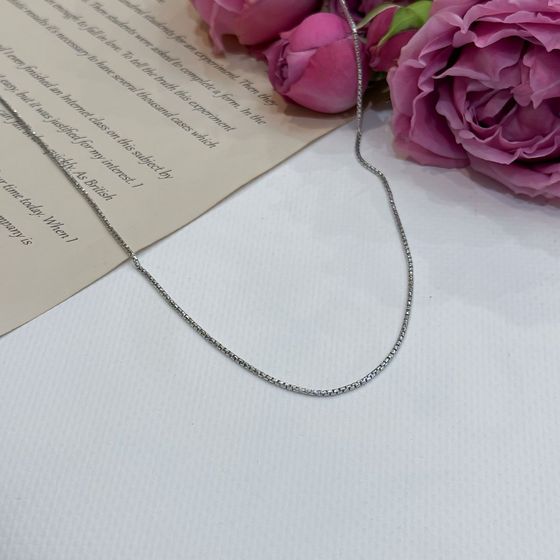 Silver chain without stones