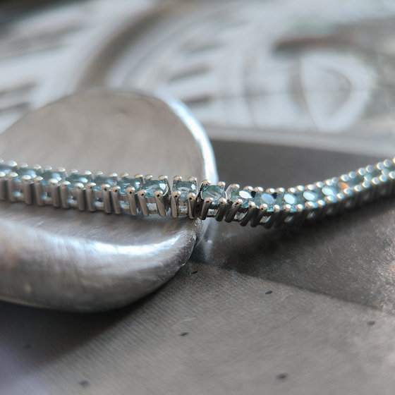 Silver bracelet with London Blue topaz 4.053ct