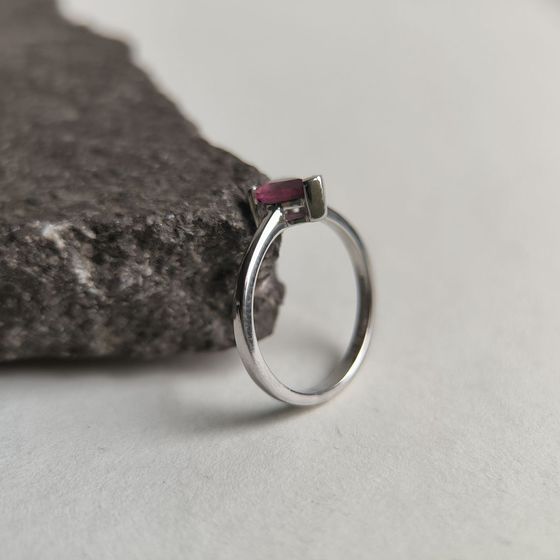 Серебряное кольцо с рубином 0.975ct