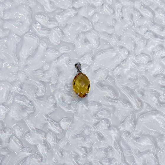 Silver pendant with a 5.25 ct nano citrine
