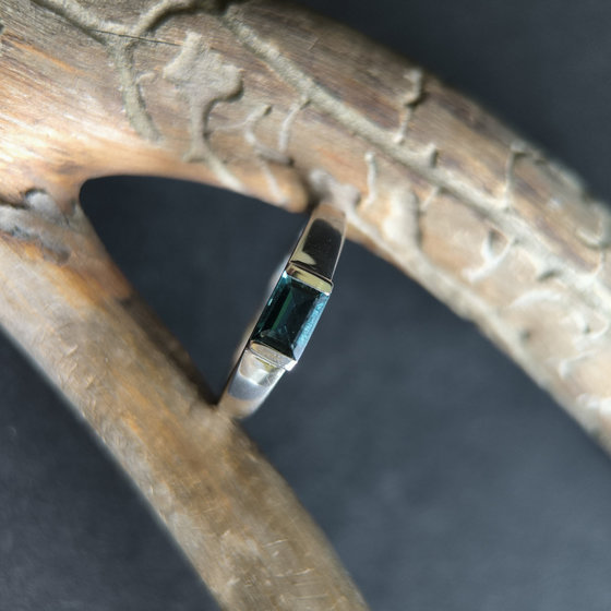 Серебряное кольцо с топазом Лондон Блю 0.54ct