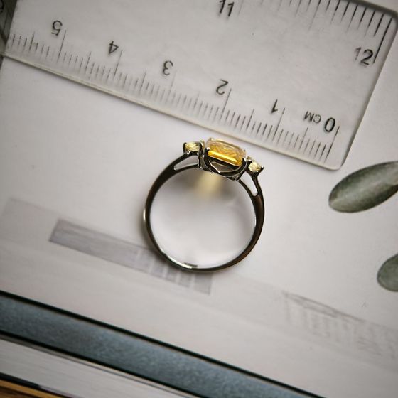 Silver ring with a 2.276 ct nano citrine