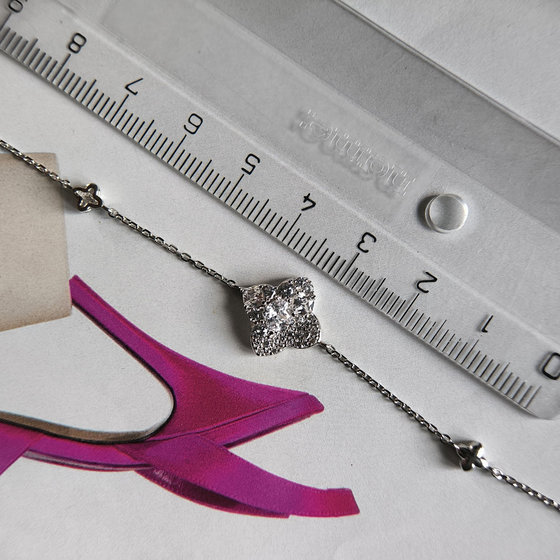 Silver bracelet with cubic zirconia