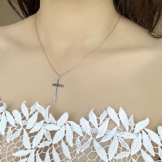 Silver necklace without stones