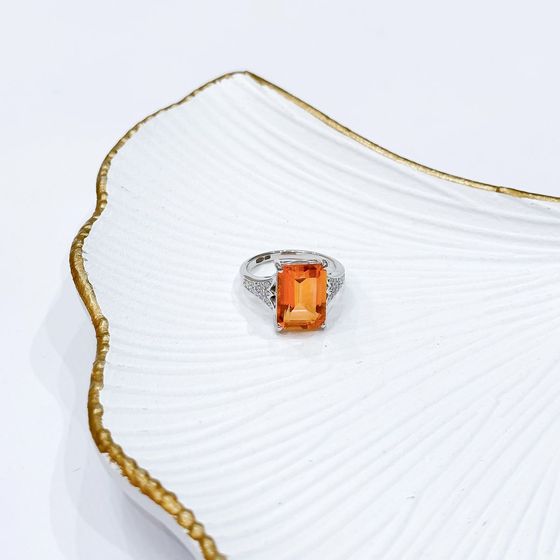 Silver ring with gold quartz 7.153ct, phianites