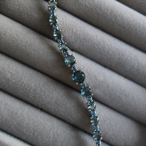 Silver bracelet with London Blue topaz 5.523ct, topaz