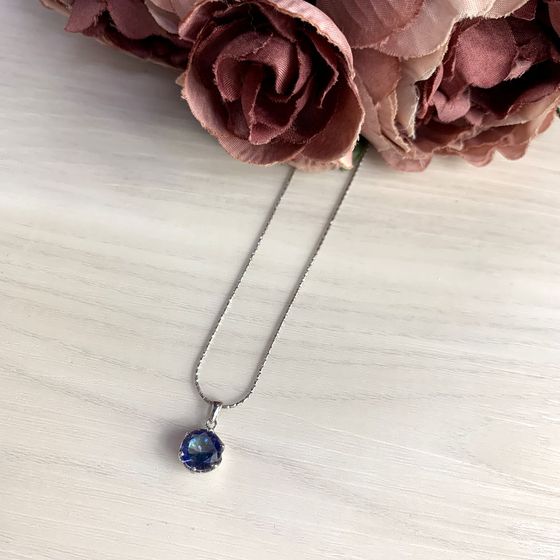 Silver pendant with a 2.175-carat mystic topaz