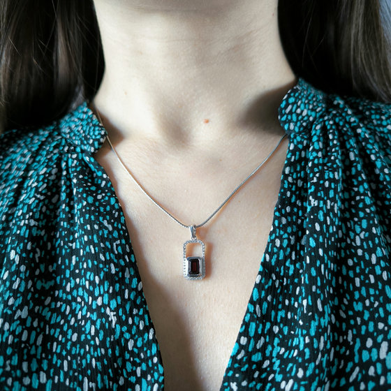 Срібна підвіска з гранатом 1.588ct